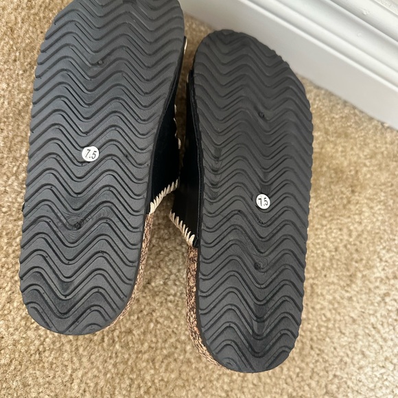 Buckle Slides - Picture 5 of 5